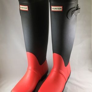 NIB rare bright coral ribbed Hunter Boots size 8